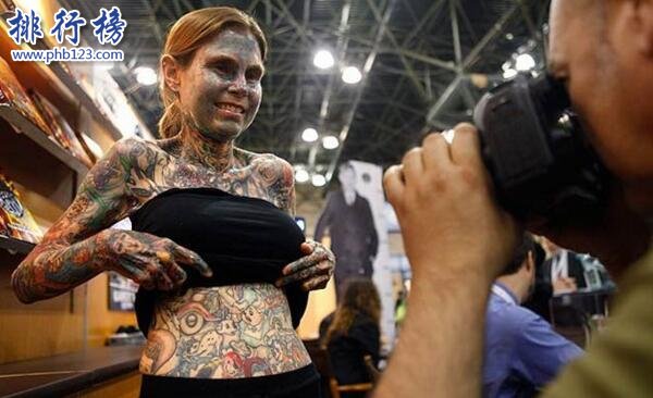 朱莉亚·吉娜斯,全身95%皮肤被纹身覆盖(真正的五花肉)